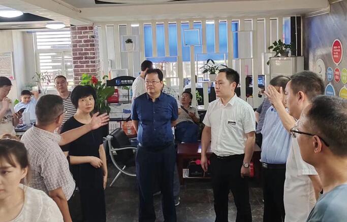 漢濱區(qū)政協(xié)考察團一行蒞臨 德隆公司調研指導
