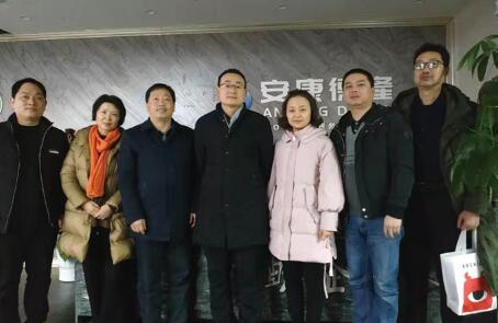市、區(qū)科技局一行領導蒞臨參 觀指導